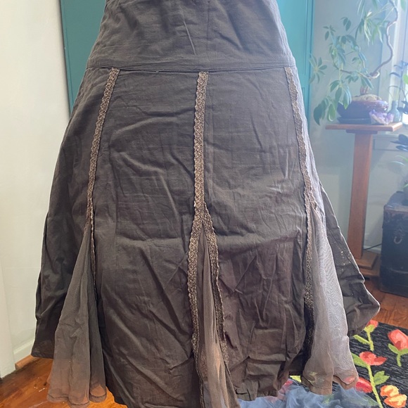 Muted earthy tone midi skirt - Picture 4 of 4